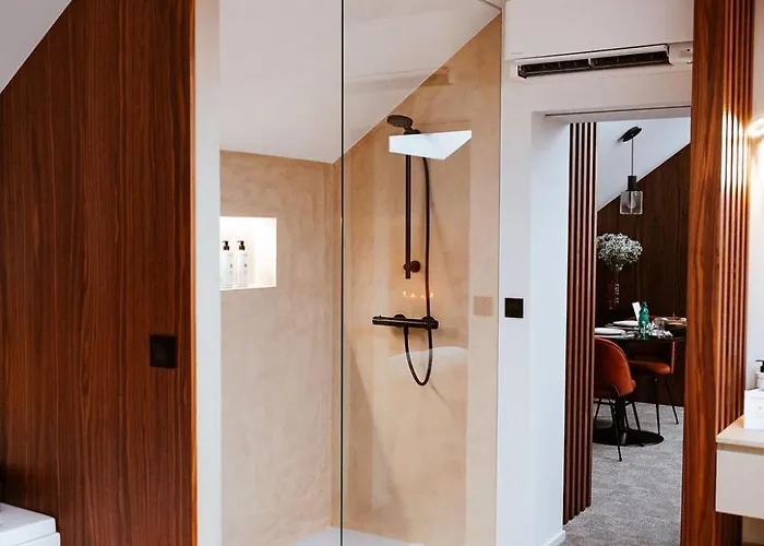 Love hotel Heritage Collection - *