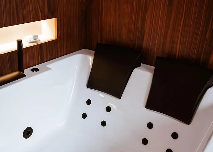 Love hotel Heritage Collection -